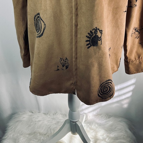 Chicos Southwestern Kokopelli Graphic Zip Up Shirt Jacket Tan Faux Suede size 0 - Picture 4 of 11